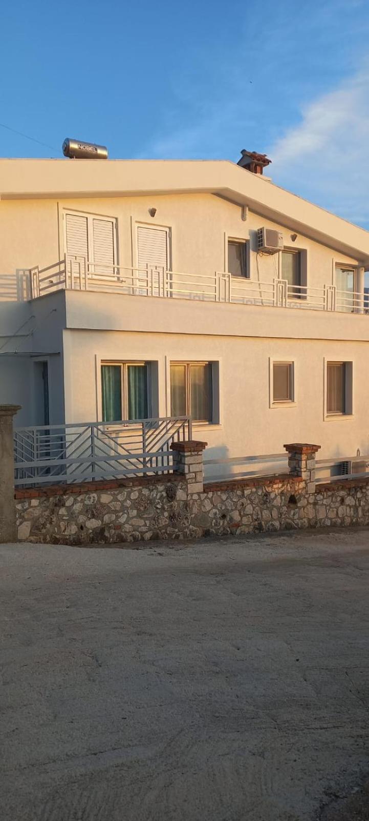 Vila Elida Tragjas Luaran gambar