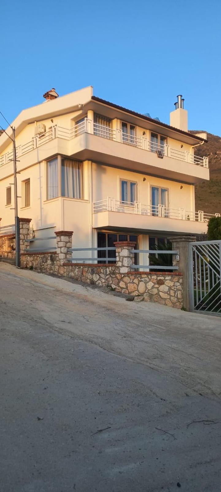 Vila Elida Tragjas Luaran gambar